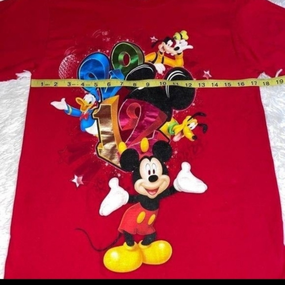 #56 WALT DISNEY RED T SHIRT SIZE MEDIUM